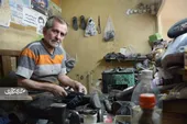 قدیم مردم تا جایی که می&zwnj;شد کفش را وصله پینه می&zwnj;کردند