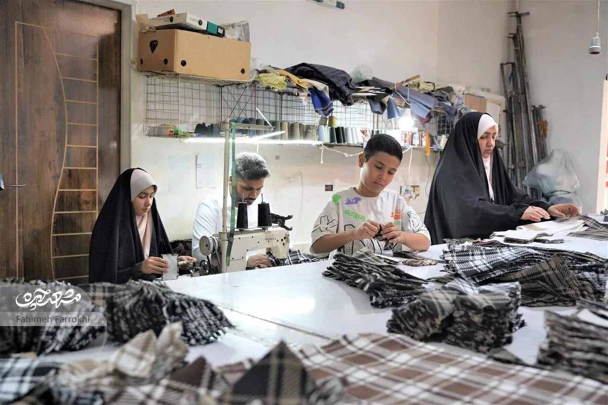 چراغ کارگاه خیاطی مجید صالحیان در مشکلات هم روشن ماند