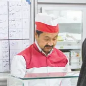 &laquo;حاج تقی ماست&zwnj;بند&raquo; از ۴۵ سال پیش در محله طلاب لبنیاتی دارد