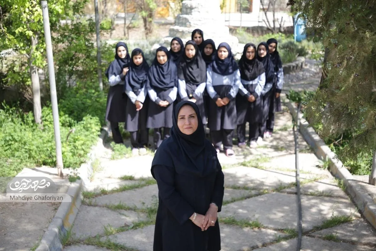 بی‌بی! دیدی معلم شدم