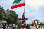 رژه تراکتورها در بولوار شاهنامه برای حمایت از میهن