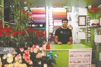 گل‌فروش محله فرهنگ برای مشهدی‌ها قالیچه‌ای از گل پهن کرد