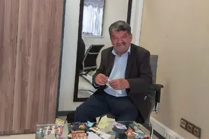 معلمی که با درست کردن اوریگامی حال کودکان را خوب می‌کند