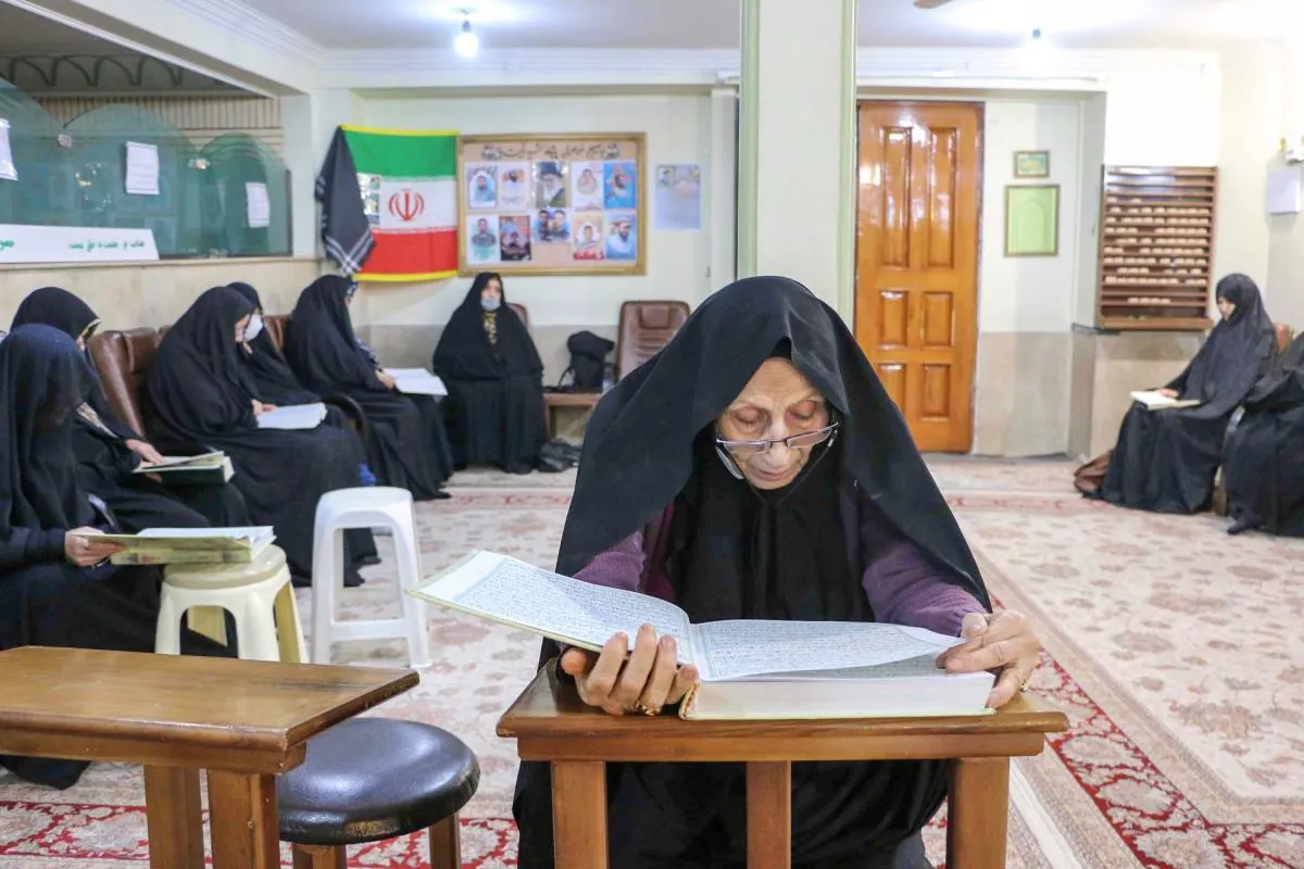 جلسه قرآن نرجس خاتون
