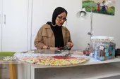 زهره موسوی با نقاشی&zwnj;هایش در طبیعت سیر می&zwnj;کند