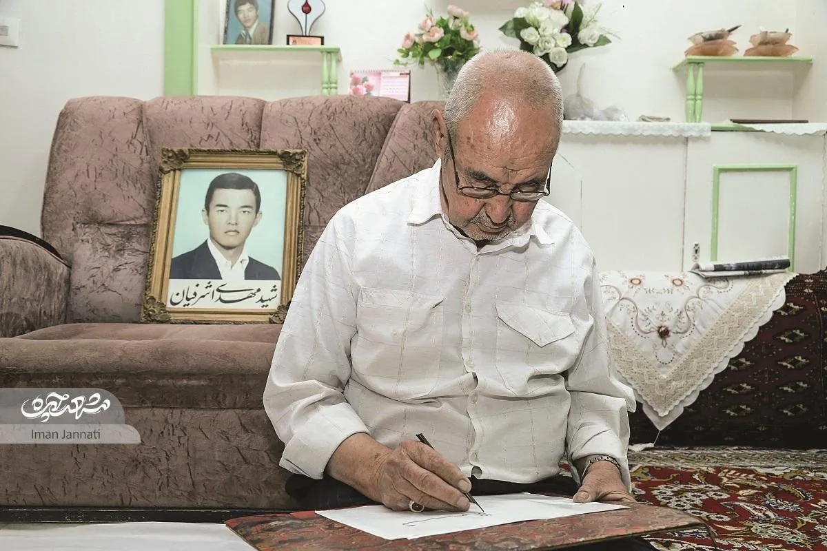 هنر خطاطی روی سنگ مزار پسر شهید