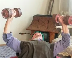 خداحافظی اهالی تلگرد با نانوای قهرمانشان