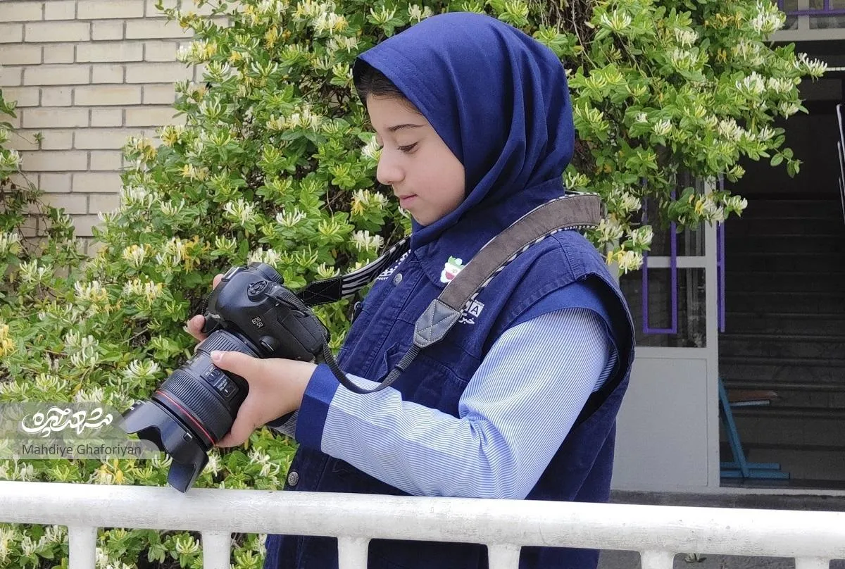حسنا داریوش، خبرنگار کوچک حاضر در صحنه