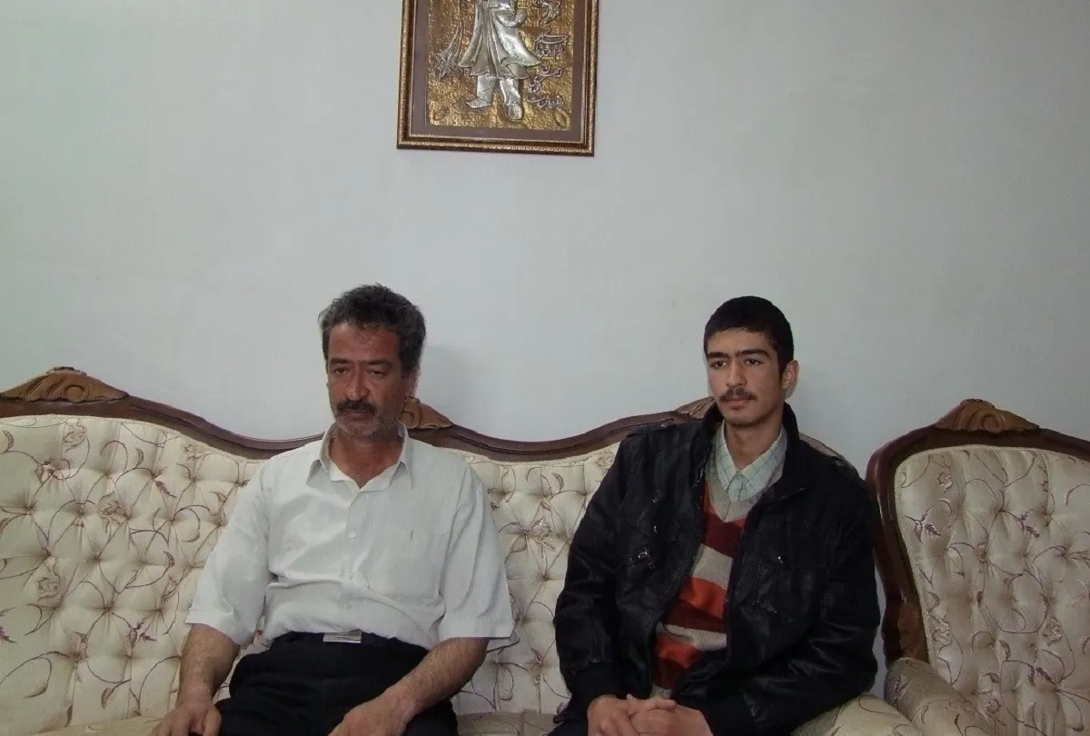 محمدرضا صابری در 16سالگی ضرب‌گیر زورخانه محله وکیل‌آباد است. 