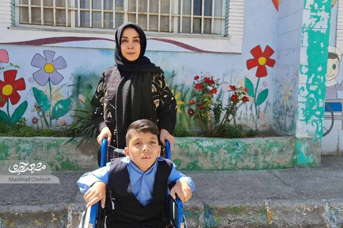 محمدطا‌ها با بی‌زبانی قرآن می‌خواند