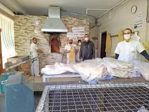 پشت میز نیکوکاری 