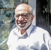 حاج&zwnj;حسن معینی&zwnj;یزدی از ده سالگی سماورسازی می&zwnj;کند