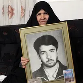 شهید ایزی محموله کمک&zwnj; اهالی را به جبهه می&zwnj;برد که عاشق خط مقدم شد