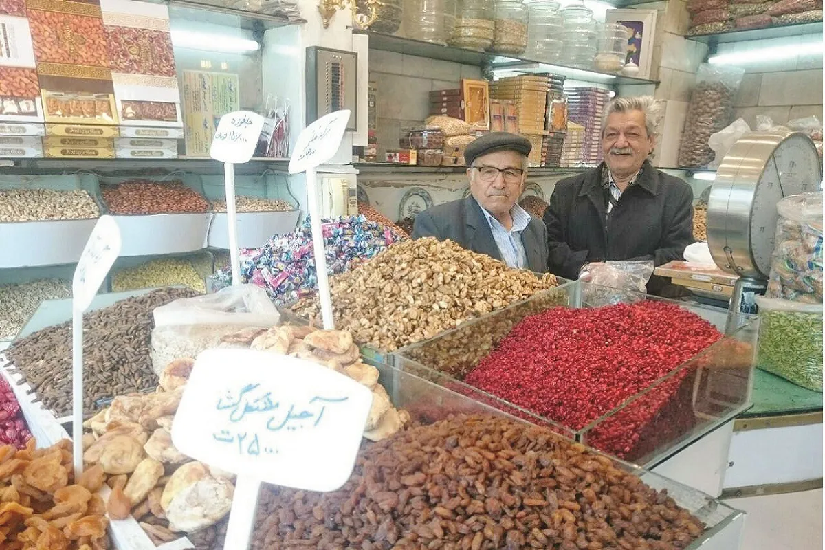 ‌شب‌نشینی شیرین ریش‌سفیدها در شب یلدا