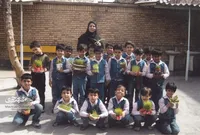 آموزگاری که کلاس اولی‌ها را بیشتر از زندگی‌اش دوست دارد