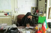 کارآفرین محله رضاشهر برای رزمندگان لباس گرم می&zwnj;بافت
