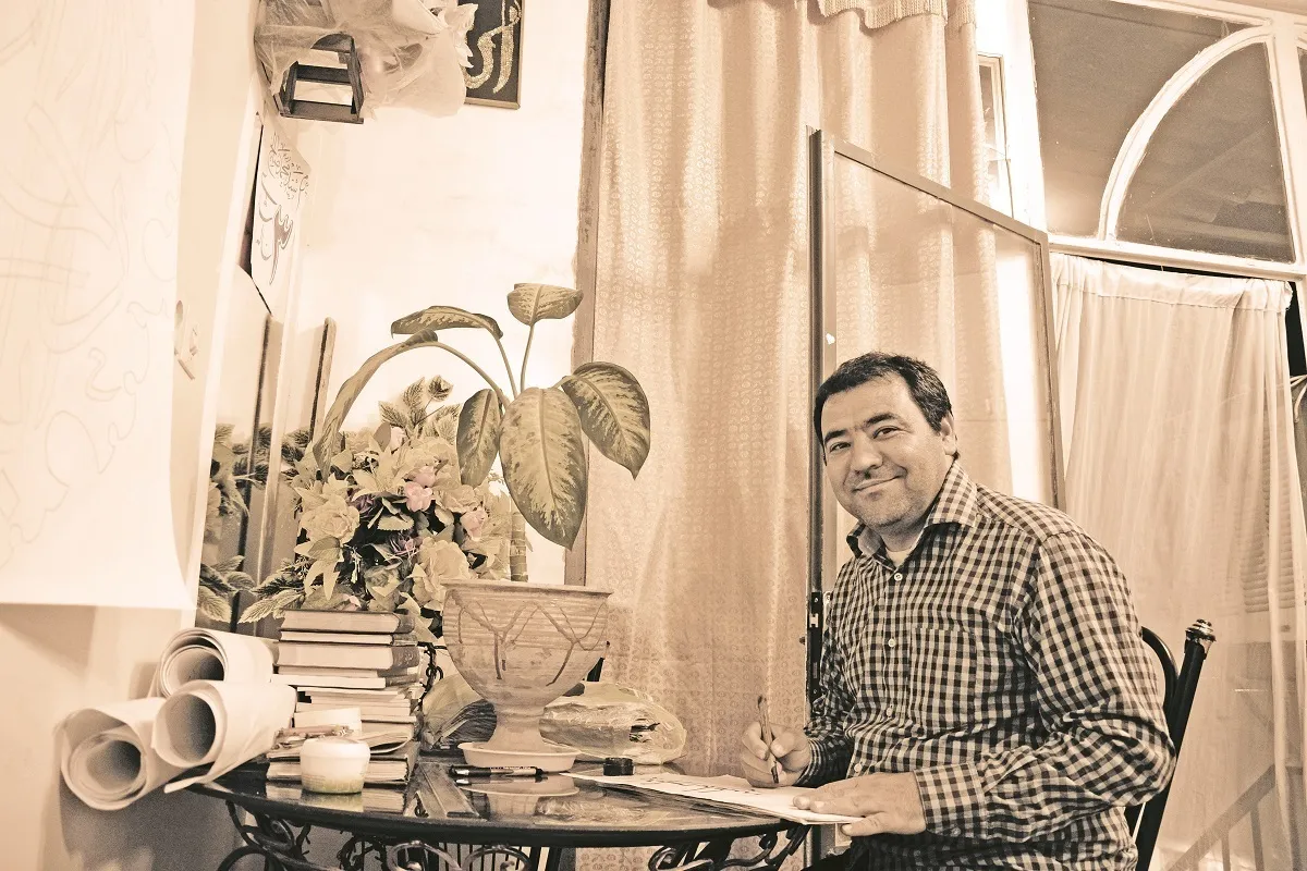 خطاطی سنگ مزار تلخ است