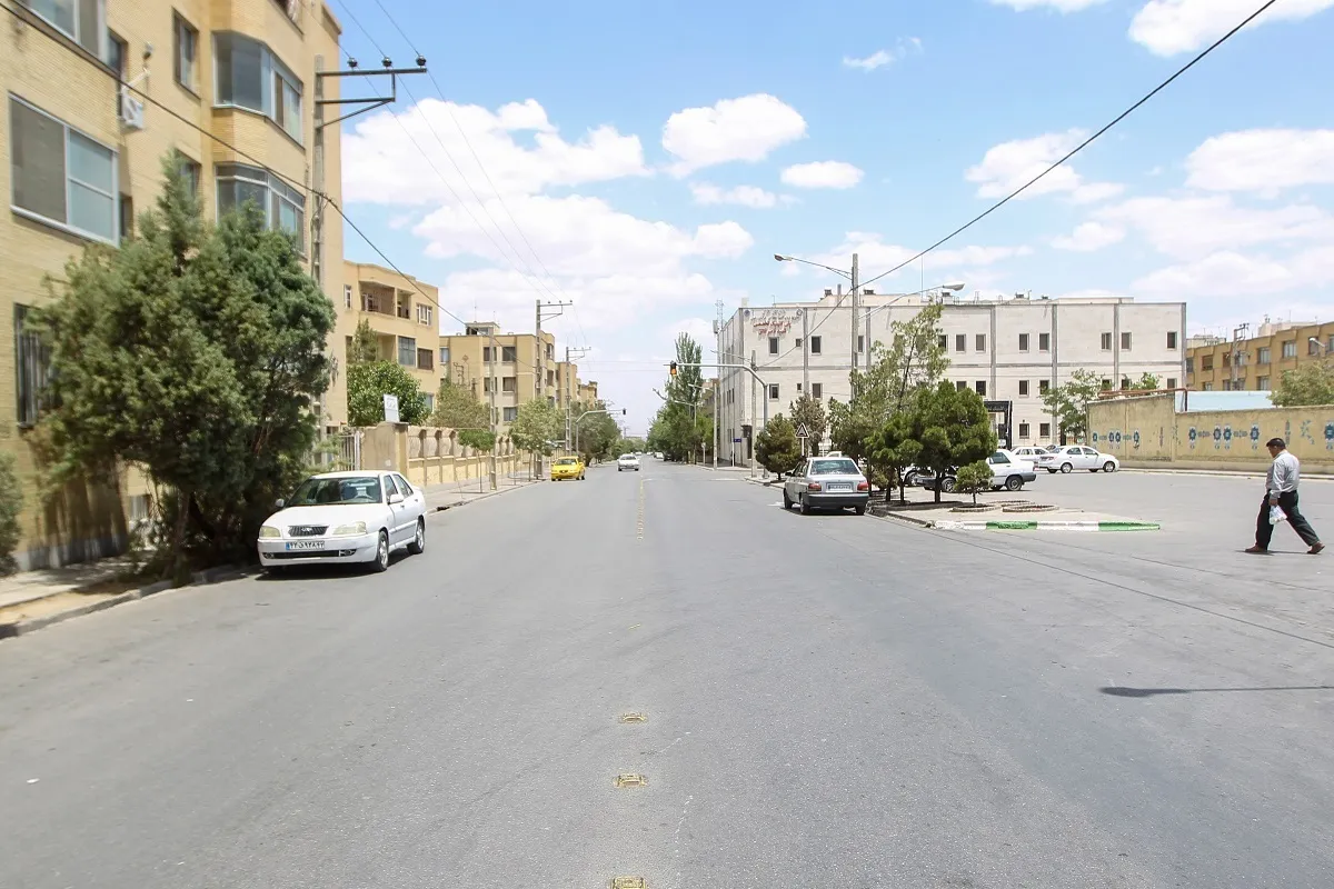 از دبستان تا دانشگاه در یک خیابان