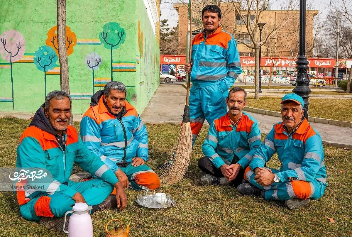 پاکبانانی که بعد از ۲۰ سال، جارویشان را به زمین گذاشتند