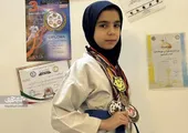 ایستادن دختر رزمی&zwnj;کار محله فجر بر سکوی جهانی