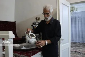 نیم‌قرن چای‌ریزی حاج حسین در مجالس مذهبی