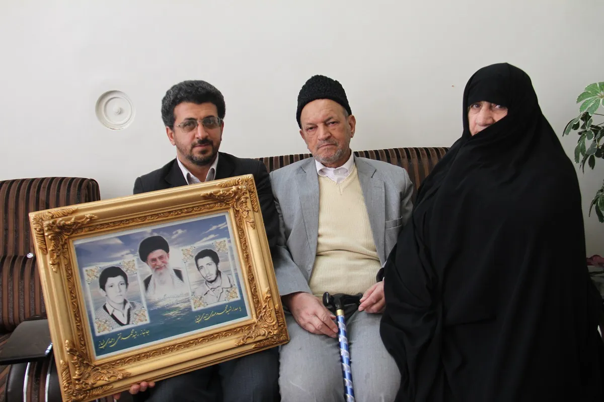 غلامحسين احمدي خباز دو شهید را تقدیم انقلاب کرده است