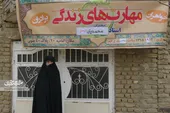 خانم بازنشسته، کلاس&zwnj;های مهارت زندگی را به خانه&zwnj;اش آورده است