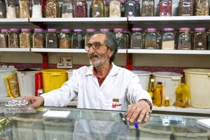 طب سنتی از نگاه چهارمین نسل عطارِ خانواده طیرانی