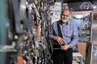 مغازه‌دار محله بالاخیابان کار راه‌‌اندازِ زائران است