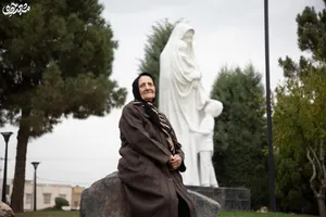 همه کارکنان شهرداری بی‌بی منور خدیوی‌فر را مادر صدا می‌کردند