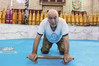 تمرین افتادگی به سبک حاج علی خاکسار در گود پهلوانی
