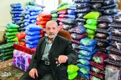 خاندان &laquo;فیروزی&raquo; نخ تسبیح&zwnj;&zwnj; بازار سوغات مشهد هستند
