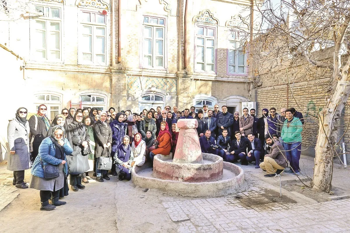 تپل‌محله زیر پای مشهد دوستان