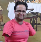 مصطفی شریعتی یک پا هنرمند است