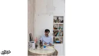 مجتبی انوریان یزدی که قلمش در کوچه‌های محله شکل گرفته اجاره‌نشینی را قاتل هویت شهرنشینان می‌داند 