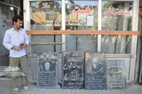 سنگ قبر تراش محله پروین هرروز برای درگذشتگان فاتحه می‌خواند