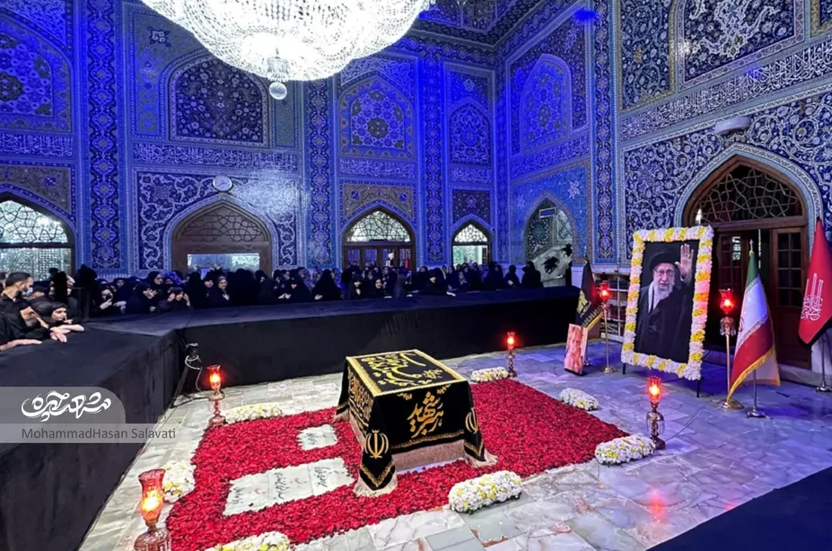 گل‌های بالای ضریح، فرش‌گل مزار رهبر شهید می‌شود