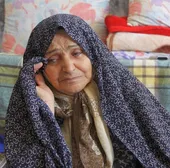 یک پلاک تنها یادگاری مادر غلامرضا ایزدی از فرزند شهیدش است