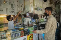 کم ضرر و همیشگی؛ نظر فروشنده جوان محله هنرستان درباره مزیت‌های شغل الکتریکی