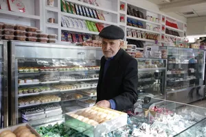 شیرینی‌فروشی شغل خانوادگی قدیمی‌ترین قناد زنده مشهد