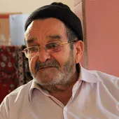 حاج احمد خرسند ۱۴ فرزند، ۲۴ نوه، ۴ نتیجه دارد